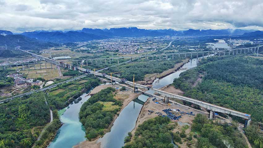 国内五连跨最大最长跨度连续梁丨中铁上海工程局杭温铁路仙居特大桥陆续合龙